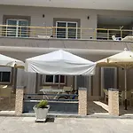 Roel 1 -apartments Влёра