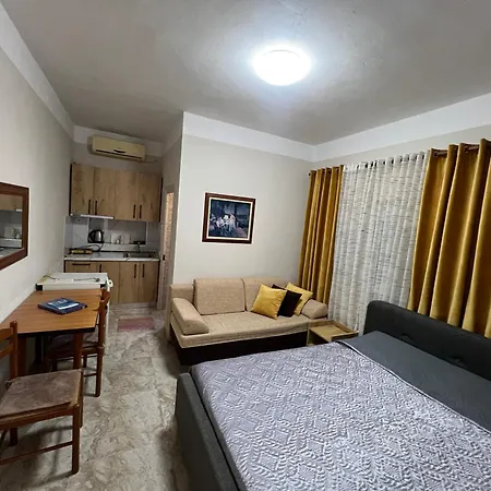 Roel 1 -apartments Appartamento Vlorë
