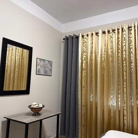 Roel 1 -apartments * Vlorë