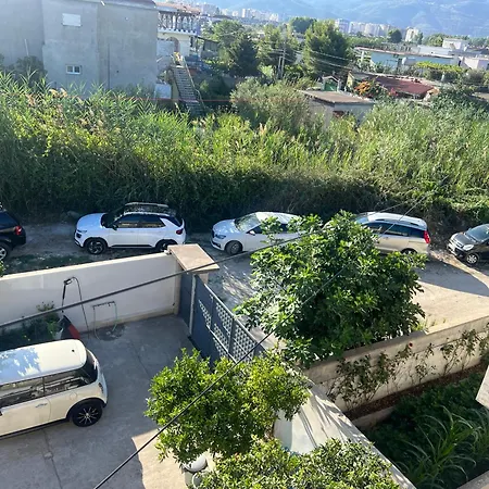 Apartment Fatos 1 -apartments Near The