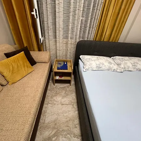 Apartment Fatos 1 -apartments Near The